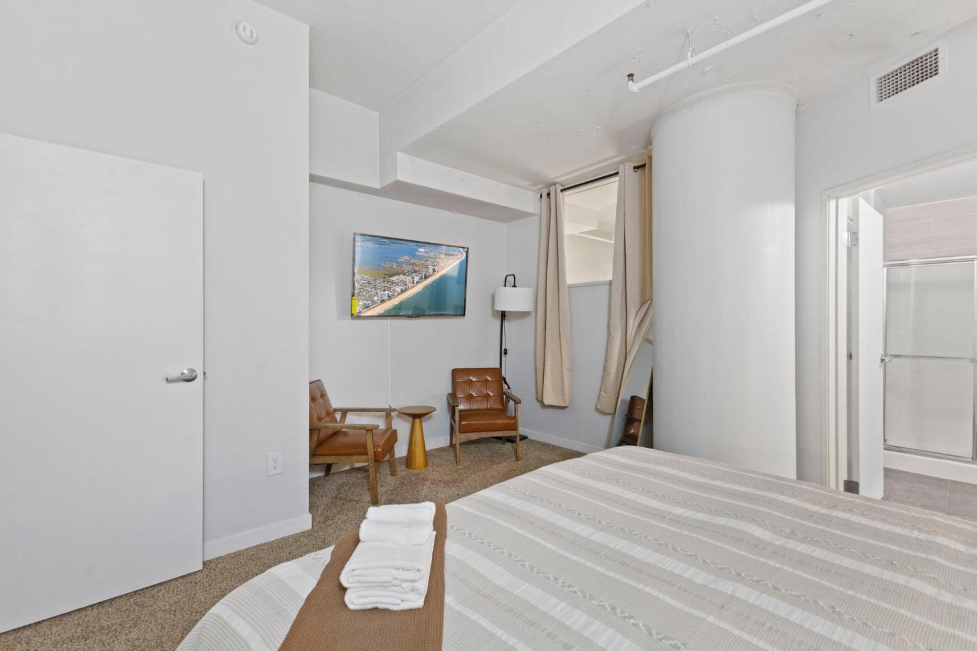 Апартаменты Indy Loft - Monument Circle - Sleeps 7 - Convention Walkable Индианаполис Экстерьер фото