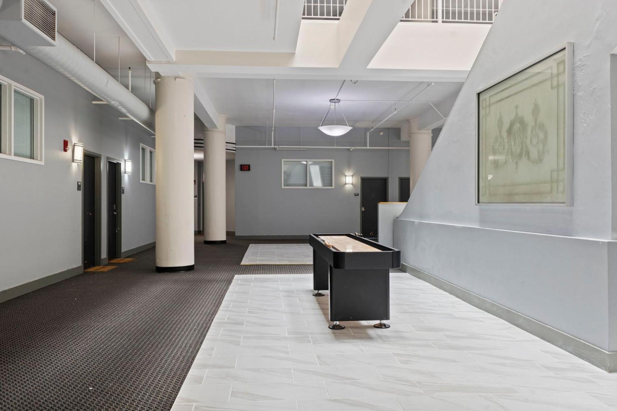 Апартаменты Indy Loft - Monument Circle - Sleeps 7 - Convention Walkable Индианаполис Экстерьер фото