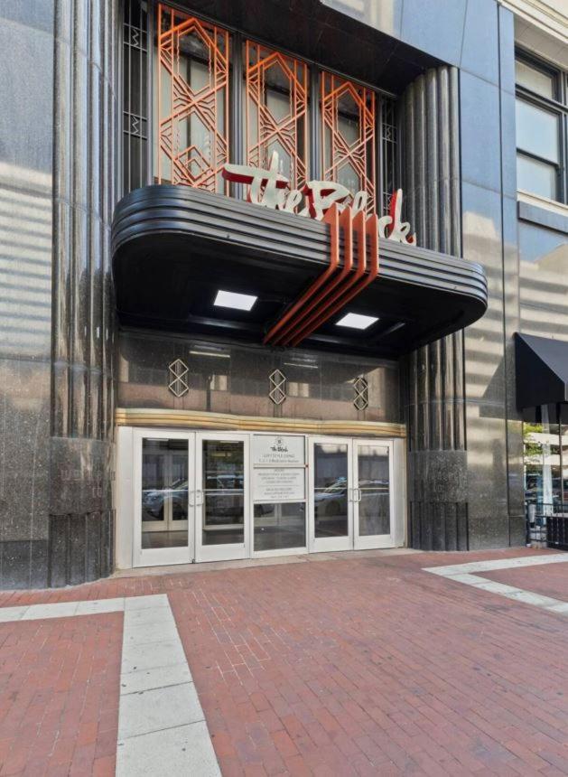 Апартаменты Indy Loft - Monument Circle - Sleeps 7 - Convention Walkable Индианаполис Экстерьер фото